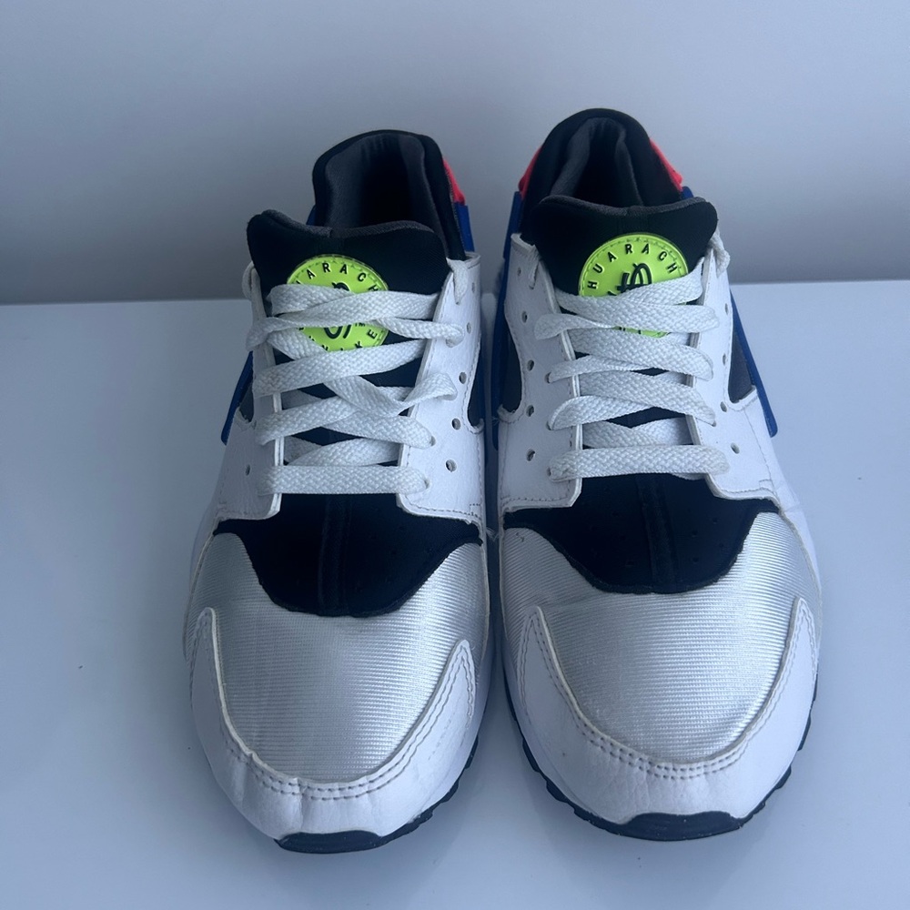 Air Huarache by NIKE White blue Orange Black Athletic sneakers Sz 6.5y. No box.